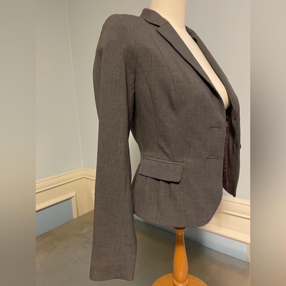 H&M - fitted cropped blazer